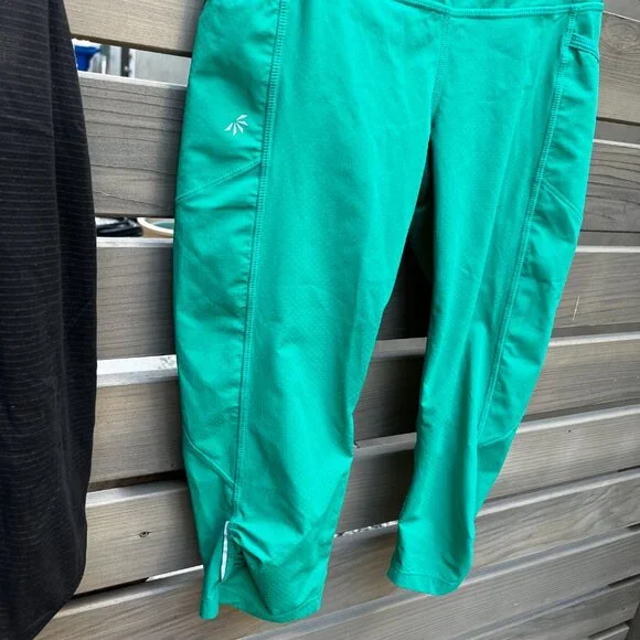 Lululemon Black 105F Tank Top Size 4 & Athleta Kelly Green Crop Leggings XS - Picture 3 of 5